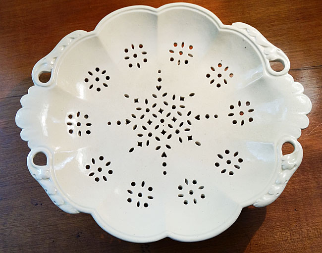 Ceramics<br>Ceramics Archives<br>Creamware Berry Dish