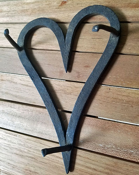 Metalware<br>Other<br>A sweet iron heart trivet